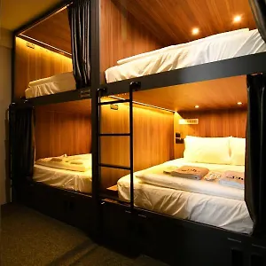 2* Hotel a capsule Wink At Mccallum Street